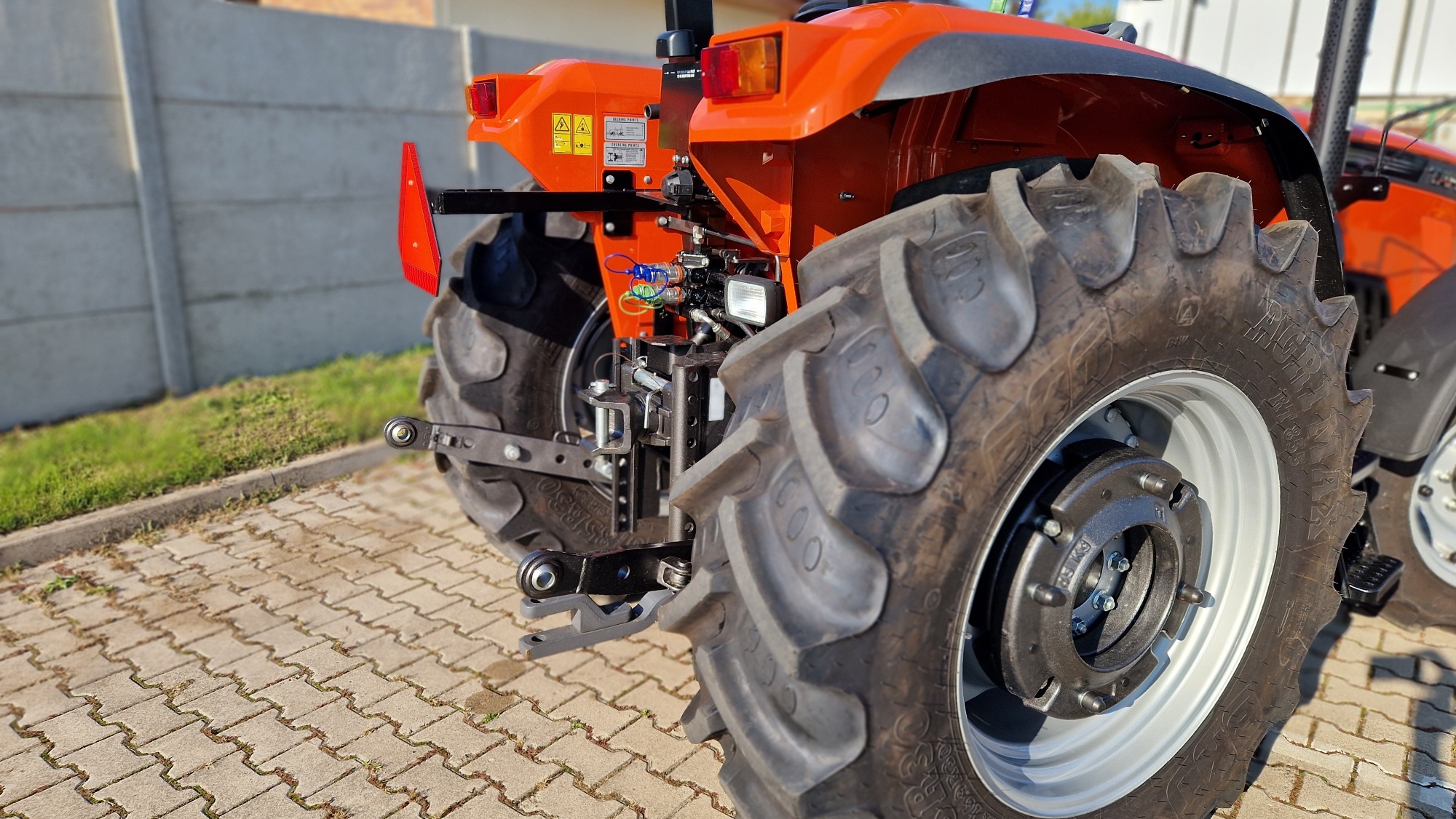 TAFE 6515 ROPS