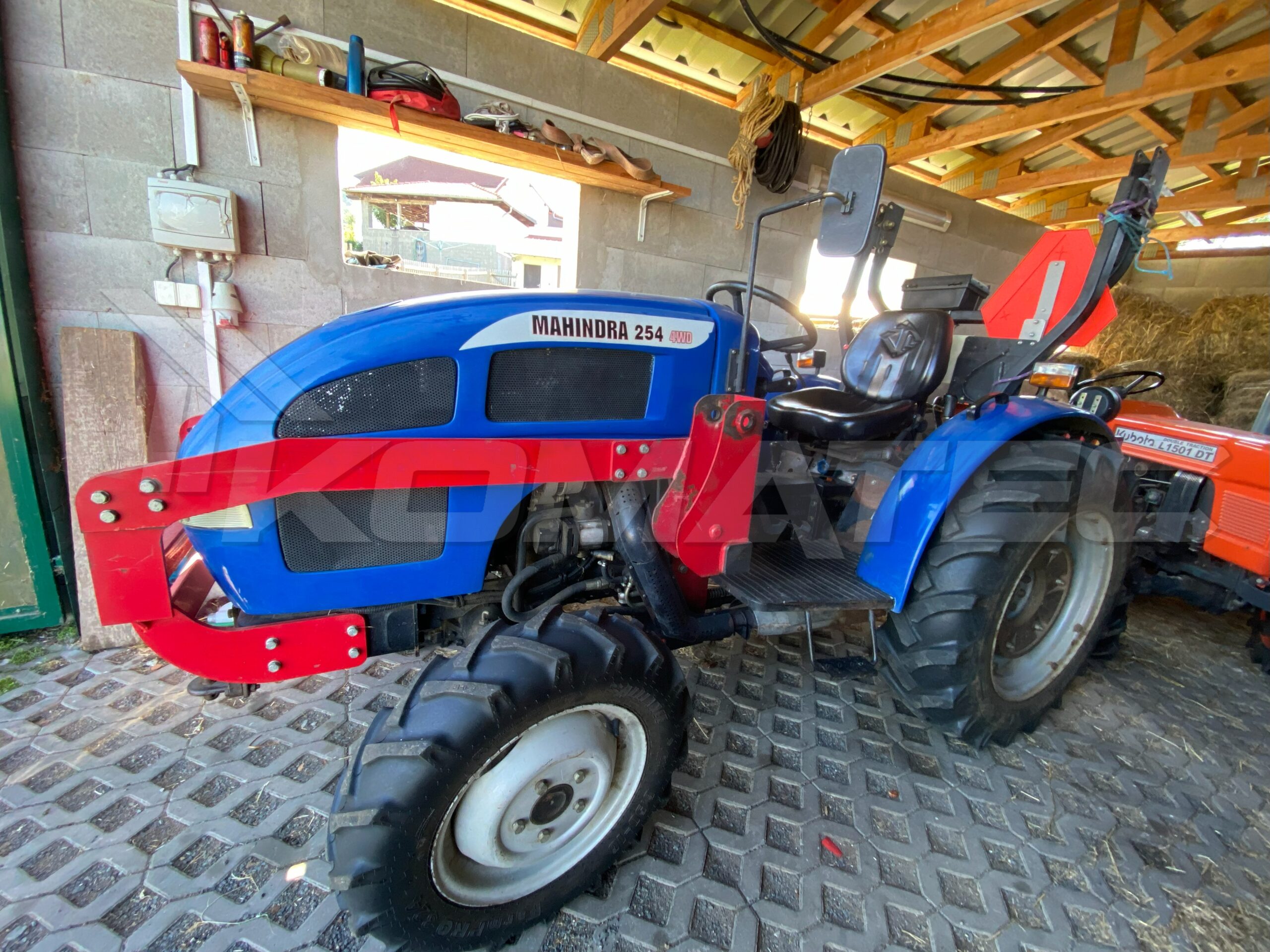 Traktor Mahindra 2541 4WD - Galerie 1