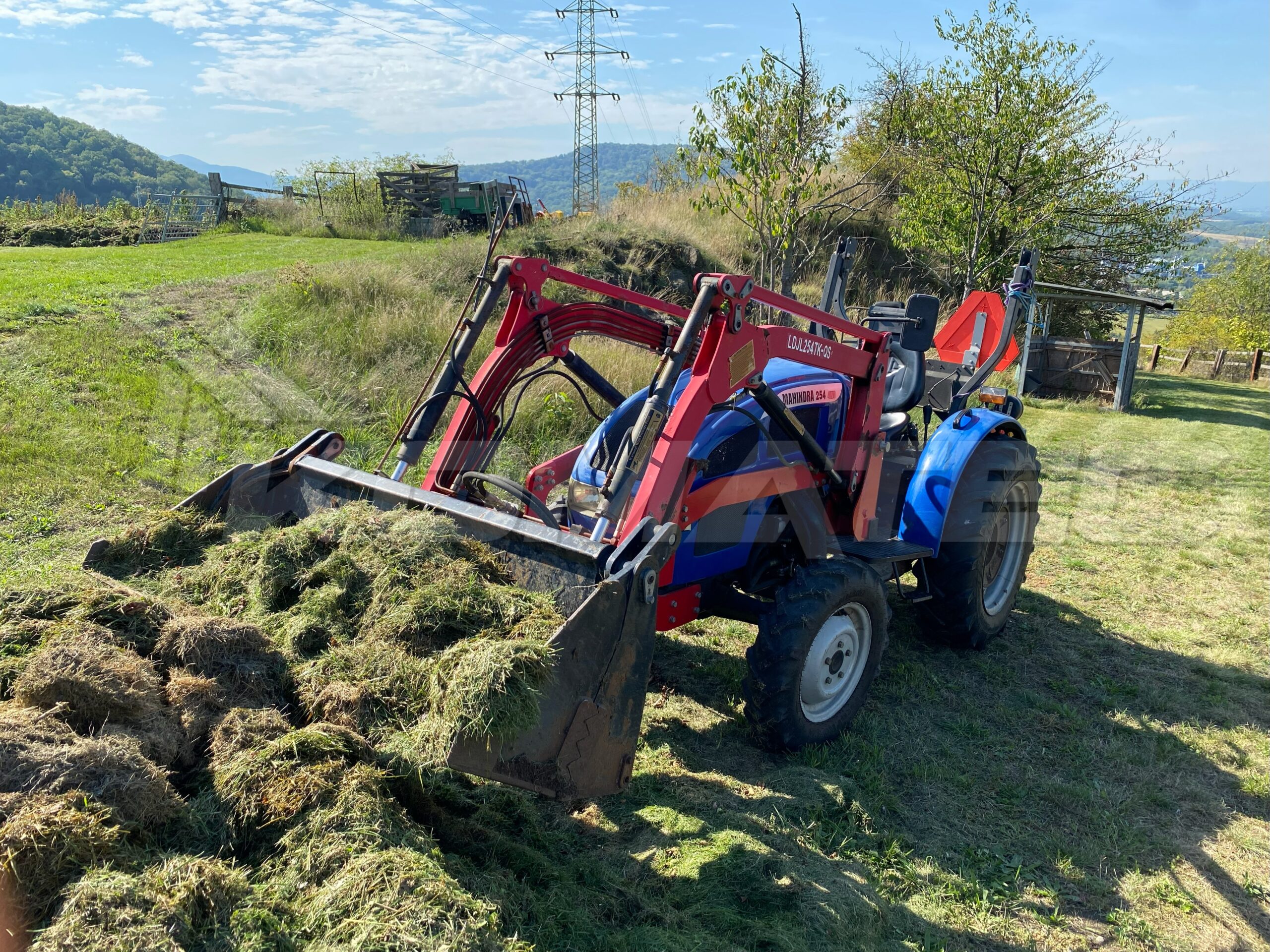 Traktor Mahindra 2541 4WD